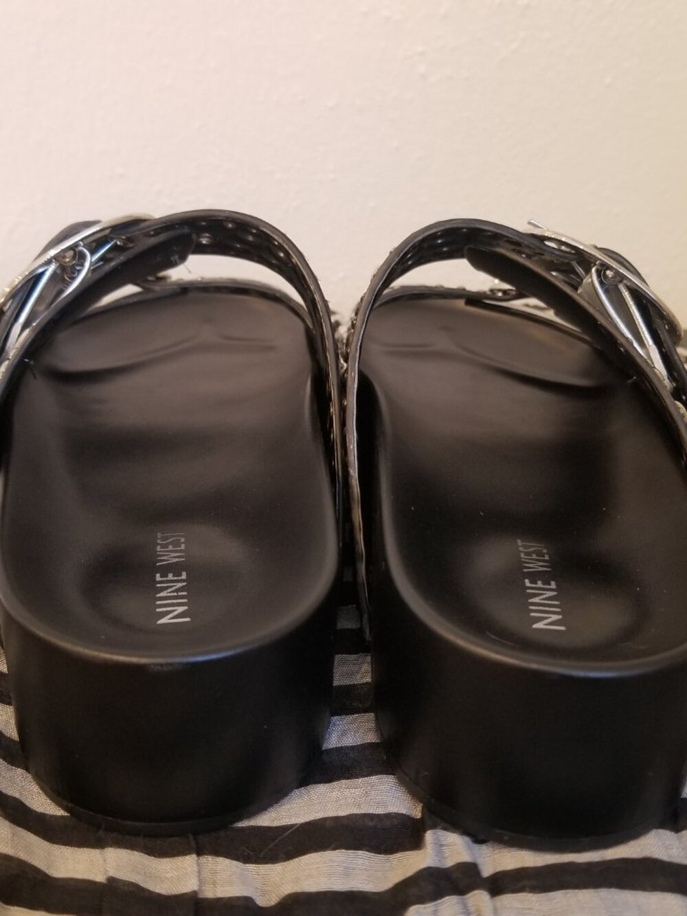 Nine West Flinne Studded Buckle Sandals in Distressed Silver Size 8.5 - Picture 7 of 13